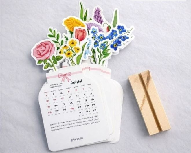 تقویم رومیزی طرح گل با پایه چوبی