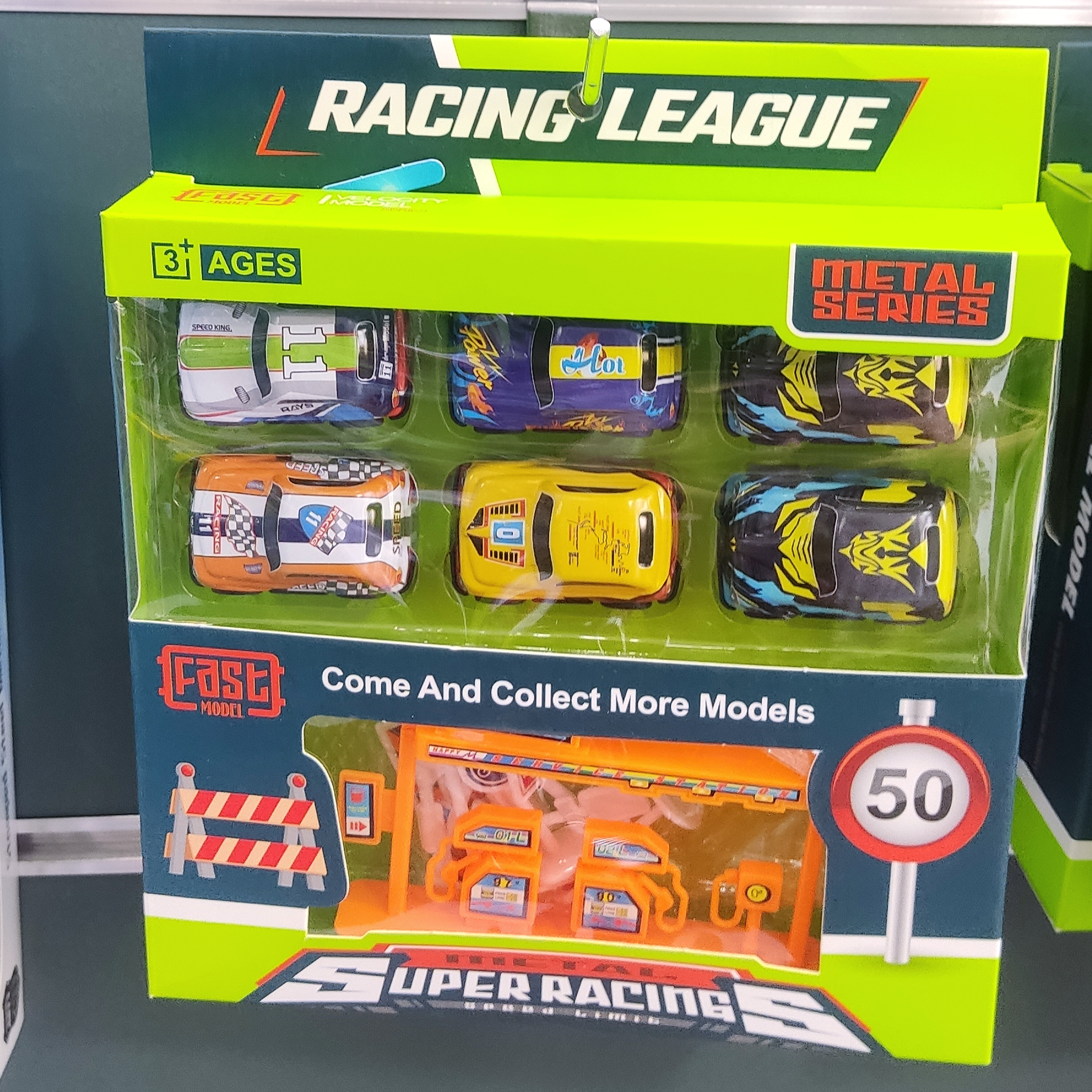 ماشین مسابقه‌ای مدل Super Racing 2 به همراه 6 عدد ماشین، پمپ بنزین و علائم راهنمایی رانندگی